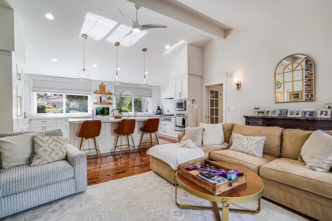 Photo - 828 Richard Ln