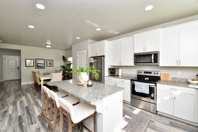 Photo - Spacious 5 Bed in Herriman Home in Prime Location!