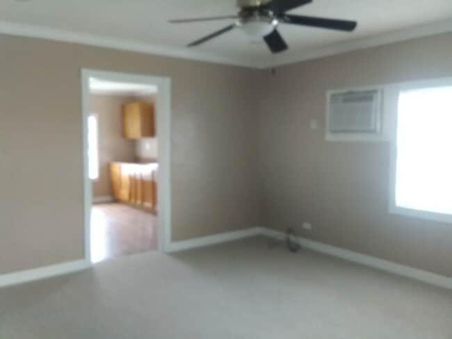 Photo - 120 W DARBY ST