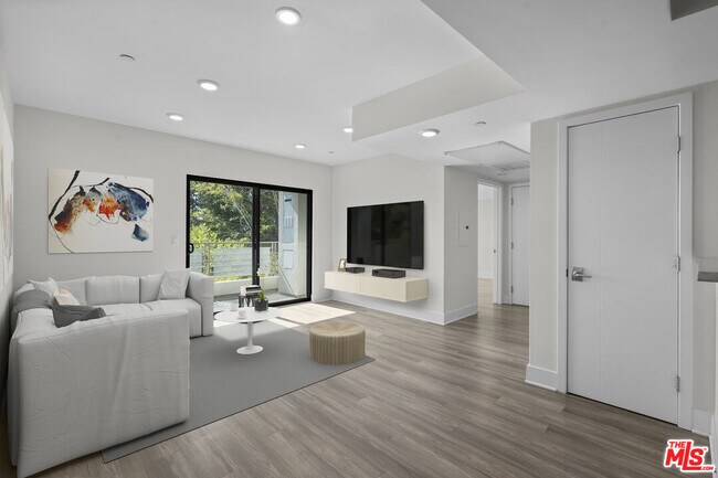 Photo - 5030 Rosewood Ave Unit 502