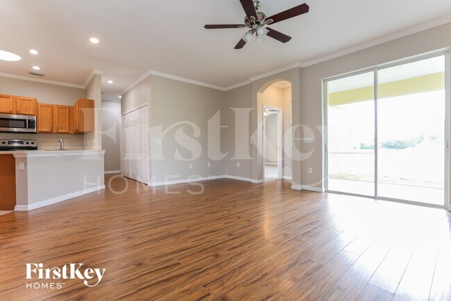5624 Lexington Dr