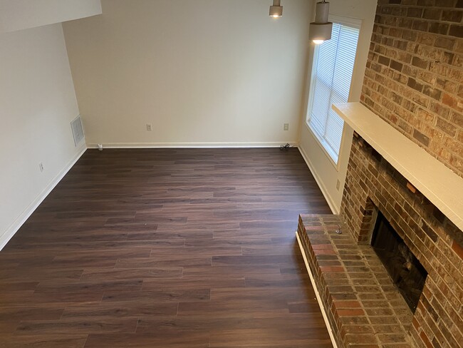 Photo - 897 Ventnor Pl SW