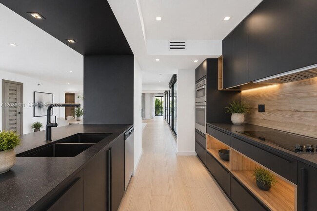 Photo - 801 N Venetian Dr Unit 308