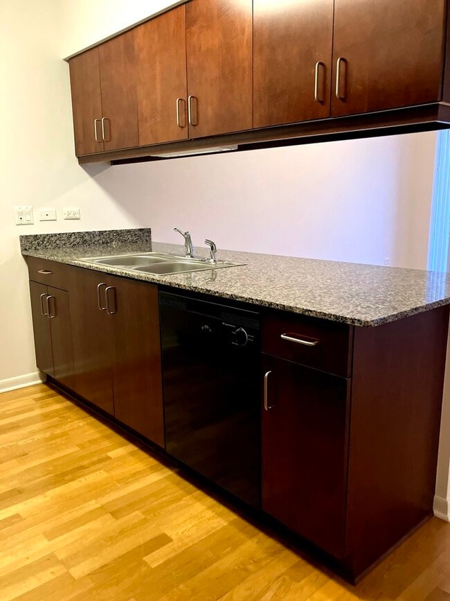 Photo - 1740 Oak Ave Unidad 707