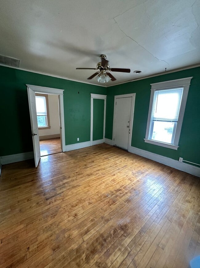 Building Photo - ? Steps from Brady St! Bright 2BR with FREE Laundry & Pet-Friendly Living Unit #4 Upper Rear