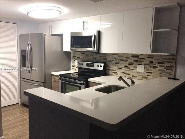 Building Photo - 10749 Cleary Blvd Unit 107