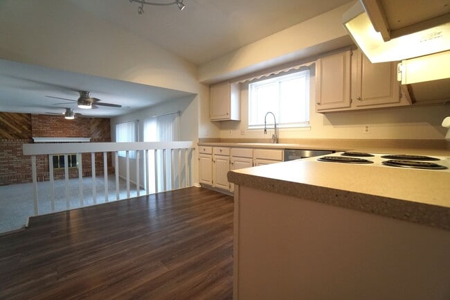 Photo - 2205 Parliament Dr