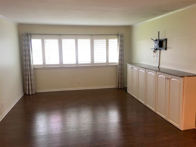 Bright living room - 1900 Richard Jones Rd Unit u8