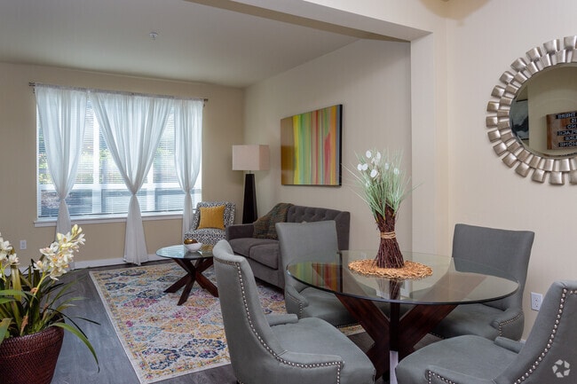 1BR, 1BA - 788SF - Creekside Village