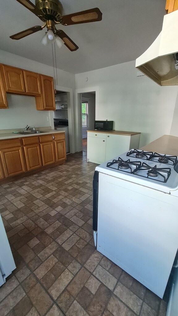 64 Ridge St Apartment Unit 1 Manchester, CT