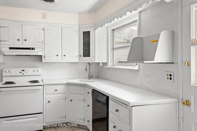 Photo - 988 Woodgate Ave
