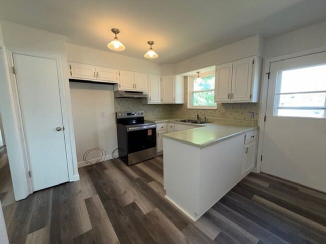 Photo - Spacious 5BR / 2BA in Manchester For Rent