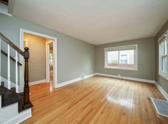 Photo - 936 S Main St