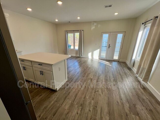 Photo - 32 Beverly Hills Dr