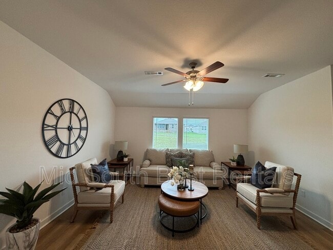 Photo - 260 Alyece Ln