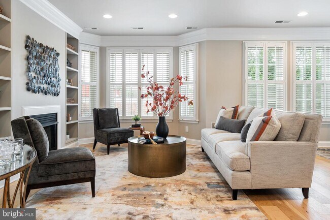 Photo - 828 Slaters Ln Unit 203