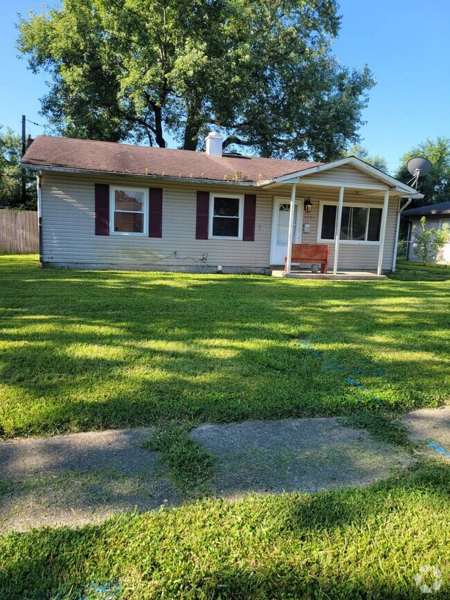 Building Photo - Updated Two Bedroom Single Family Home nea...