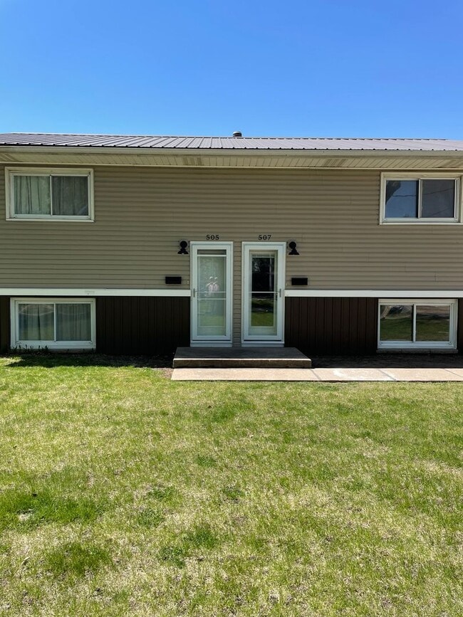 2 Bedroom, 1 Bathroom Duplex in Camanche, IA - 2 Bedroom, 1 Bathroom Duplex in Camanche, IA Townhome