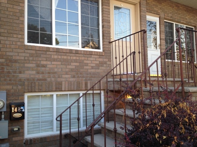 Building Photo - 148F Main St Unit B