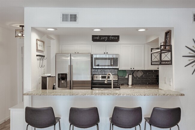 Photo - 12500 Melville Dr