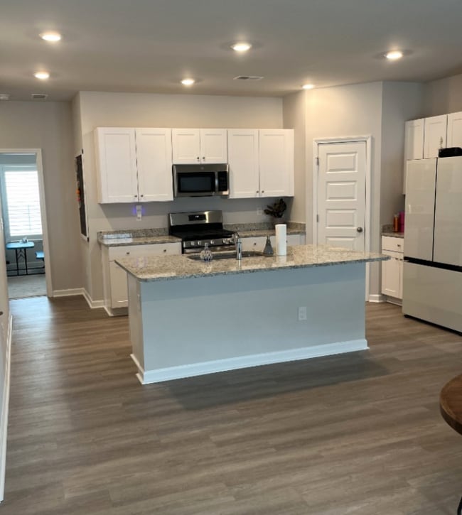 Photo - 8160 Forest Edge Dr