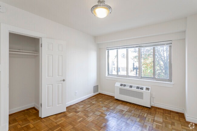 1 BR, 1 BA - 644 SF