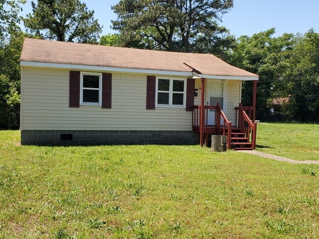 Building Photo - 3325 Downes St Rental