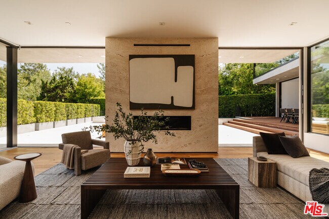 Photo - 1383 Londonderry Pl