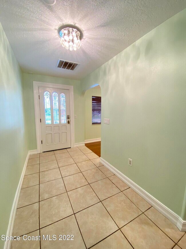 288 Coral Way W