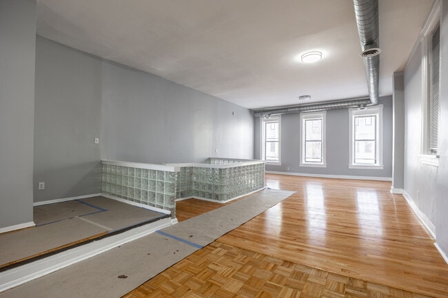 Building Photo - 1877 N Milwaukee Ave Unit 3