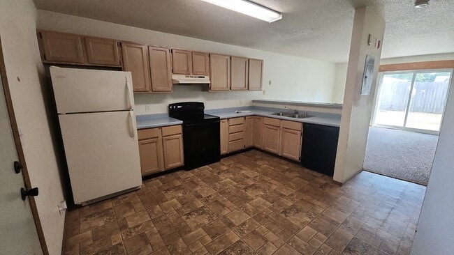 Photo - 2 Bedrooms, 1.5 Bathrooms with Attached Garage, Available Now! Unit 4