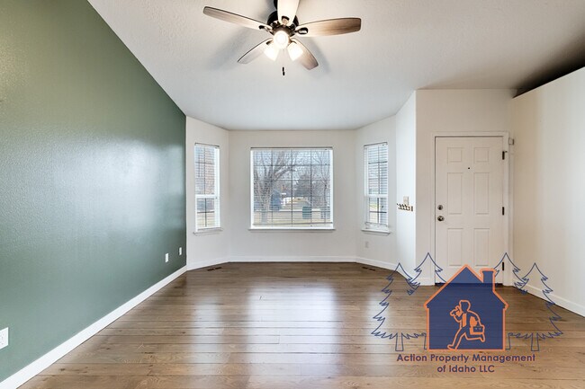 Photo - 1393 Caterpillar Ave N