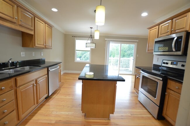 Photo - 232 Newberry Ln