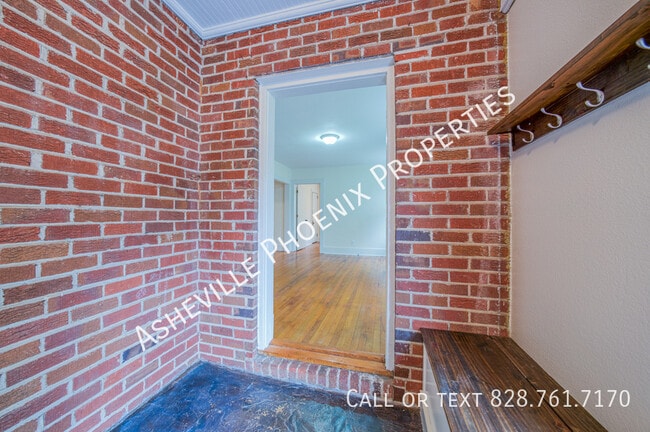 Photo - 10 Enka Oak St