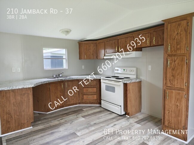 Building Photo - 210 Jamback Rd