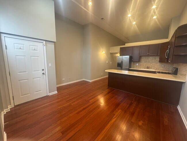 Photo - 521 N Racine Ave Unit 1