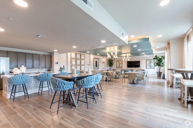 Clubroom - Huntington Chimney Rock