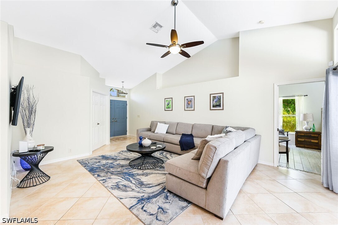 Photo - 589 Lambton Ln