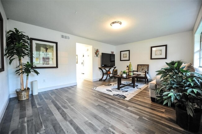 Building Photo - 12633 Memorial Dr Unit 71