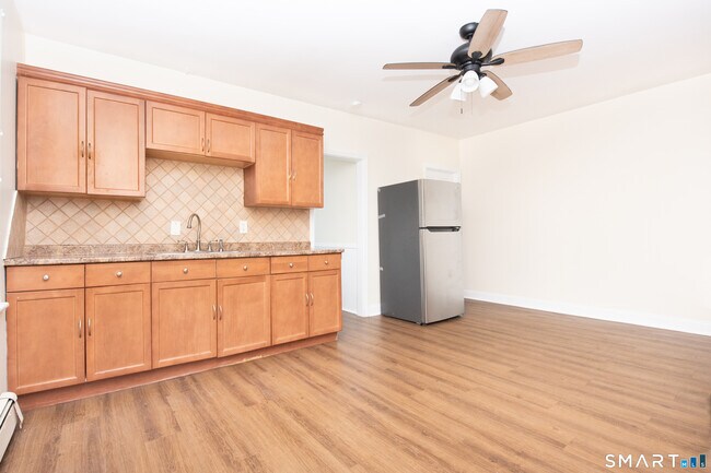Photo - 157 Sage Ave Unidad 1st floor left