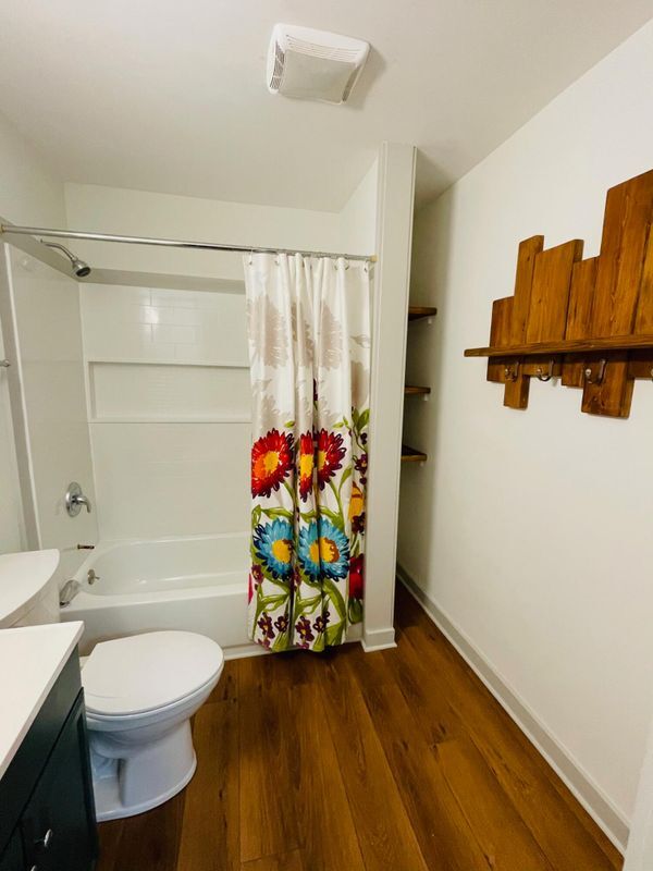 Photo - 194 E Pine St