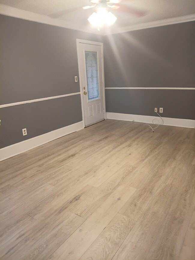 Livingroom - 3811 E Norfolk St
