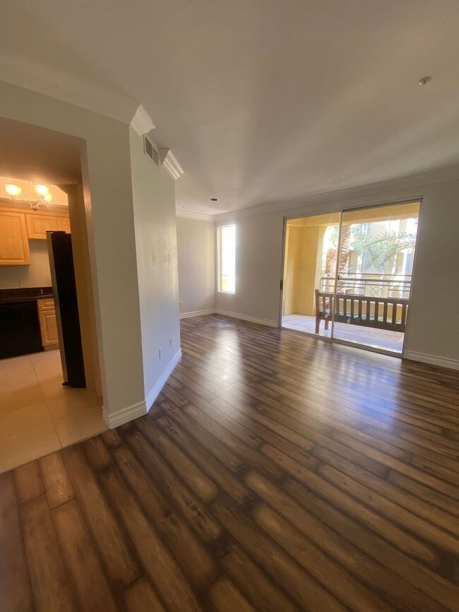 Building Photo - Gorgeous unfurnished 1 bedroom at the fabu... Rental