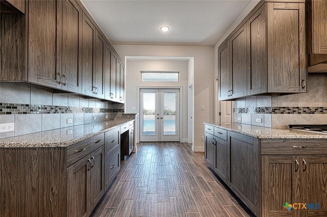 Photo - 126 Russet Trl