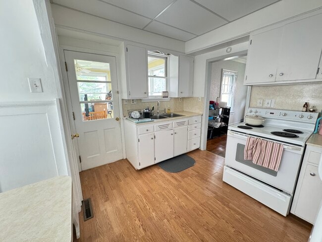 Photo - 2033 Perth St Unidad House