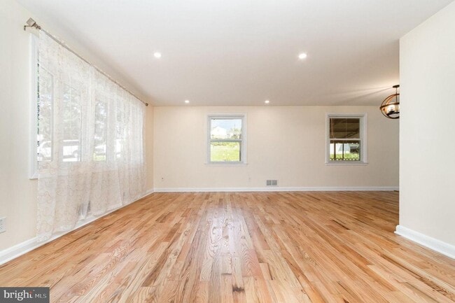 Photo - Renovated Rancher for rent in Rosedale!