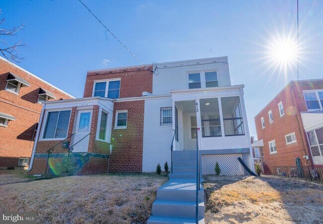 Photo - 413 Kennedy St NE