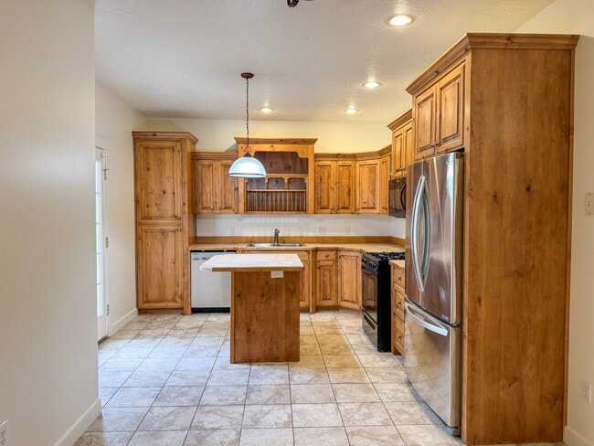 Photo - 1040 N 130 W