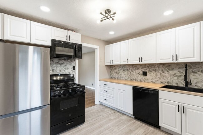 Photo - 405 Wilhelmia Ave