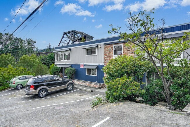 Breakwater Apartments - Breakwater Apartments